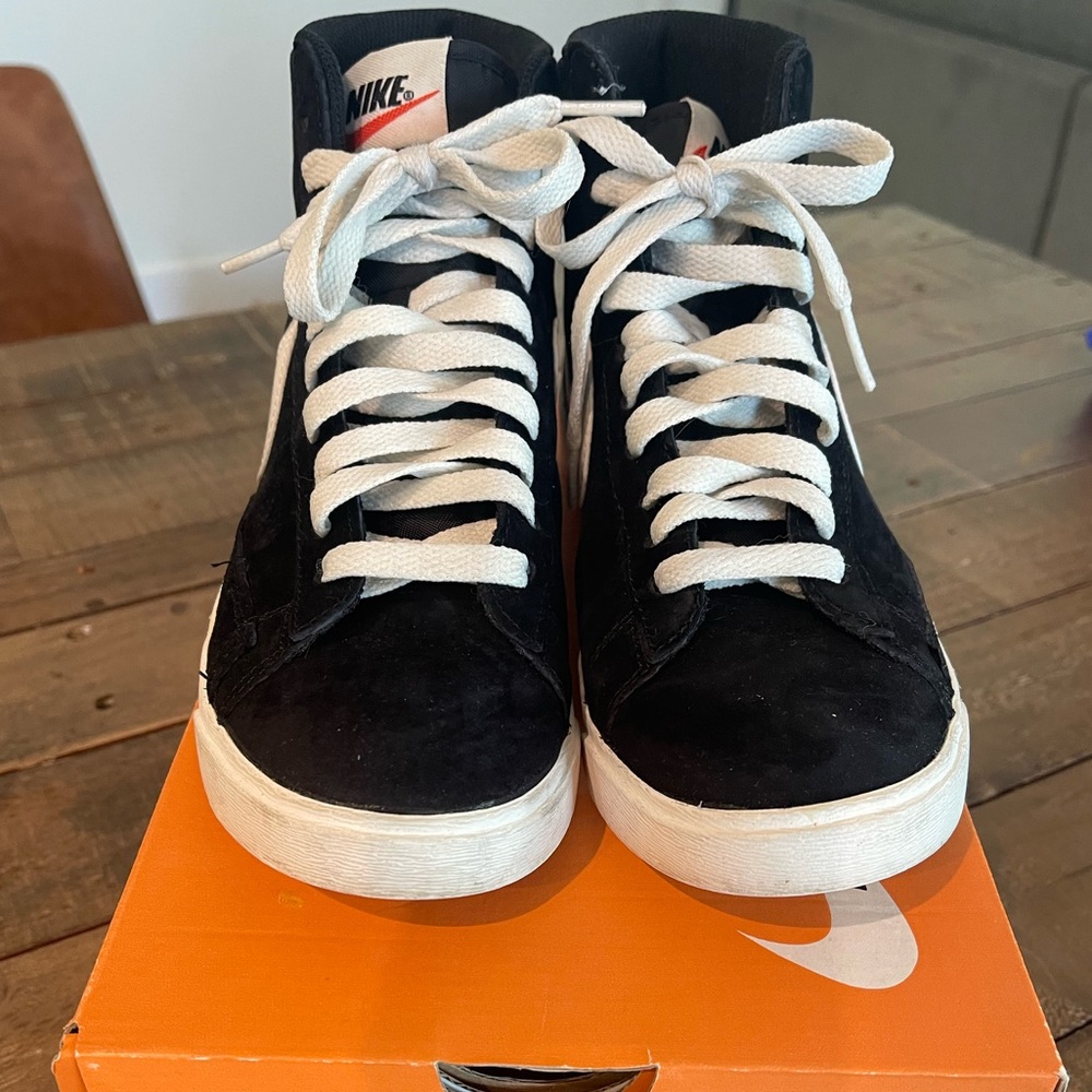 Size 6.5 Nike Vintage suede Blazer Mid